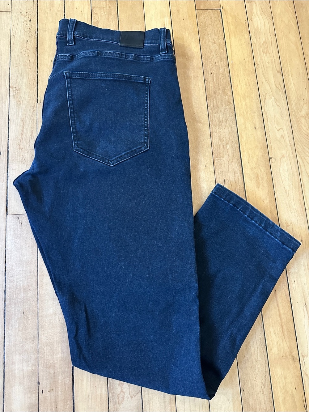 Men's Straight Dark Blue Jeans - Clean Modern Fit